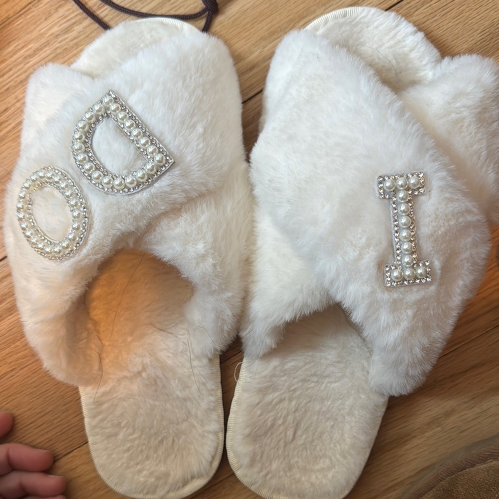 Faux Fur Slippers with Pearl Accents size 9-10